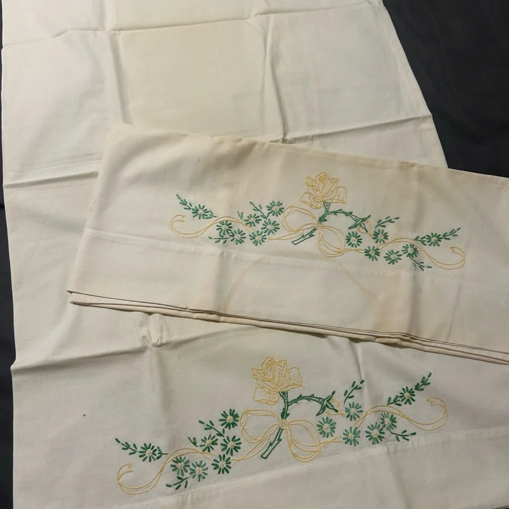 Vintage Handmade Embroidered Tulip‎ Pillowcases Cutters